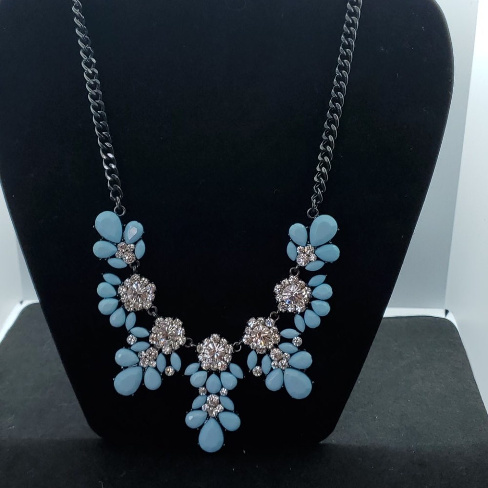 Cara Blue Flower Necklace